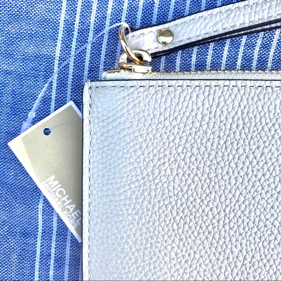 ✨HPx2✨ [Michael Kors] Jet Set Leather Wristlet - Picture 3 of 8